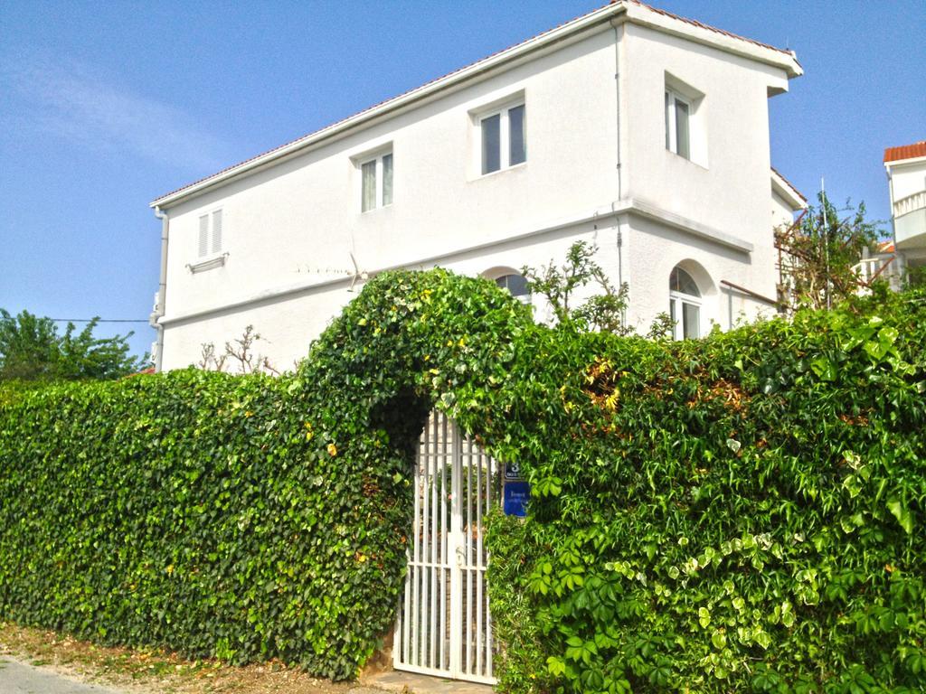Zora Apartment *